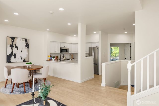 18628 NE 55th Way, Redmond, WA 98052