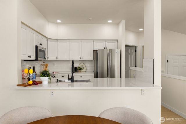 18628 NE 55th Way, Redmond, WA 98052