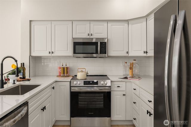 18628 NE 55th Way, Redmond, WA 98052