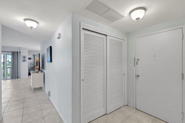1000 LOWRY Street 1F, Delray Beach, FL 33483
