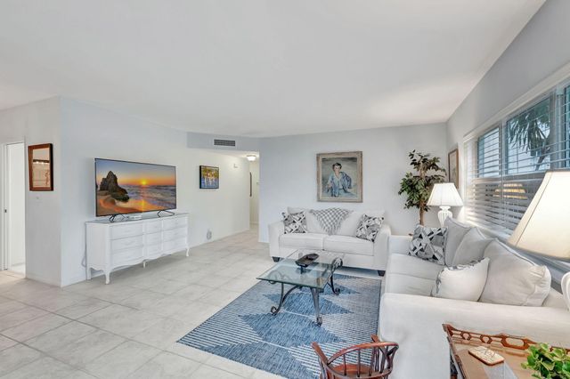 1000 LOWRY Street 1F, Delray Beach, FL 33483