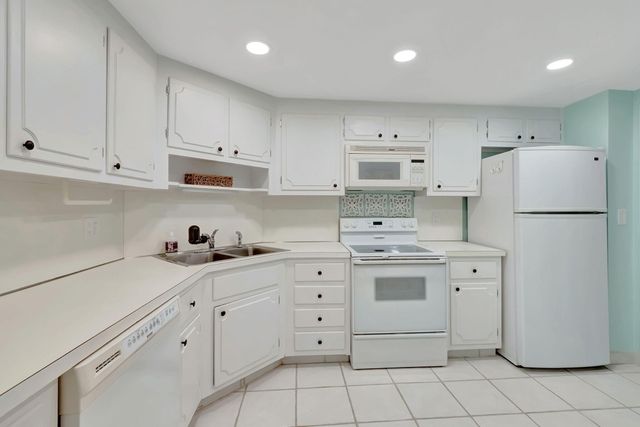 1000 LOWRY Street 1F, Delray Beach, FL 33483