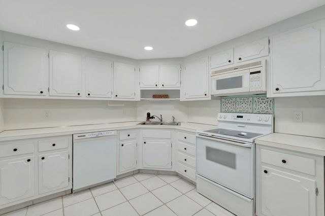 1000 LOWRY Street 1F, Delray Beach, FL 33483
