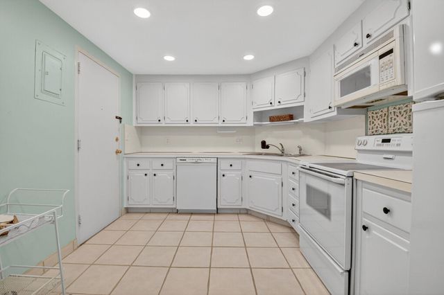 1000 LOWRY Street 1F, Delray Beach, FL 33483