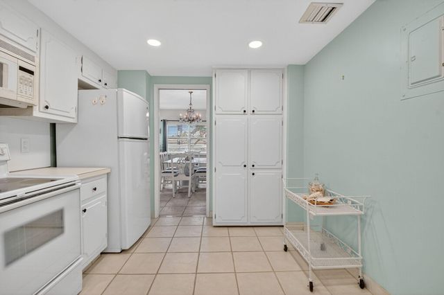 1000 LOWRY Street 1F, Delray Beach, FL 33483
