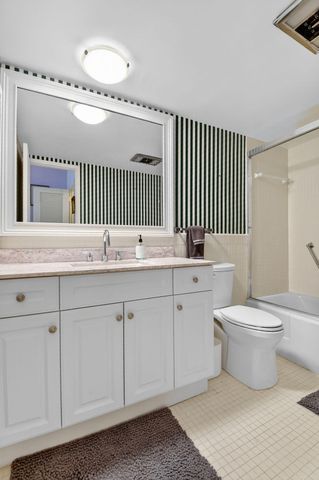 1000 LOWRY Street 1F, Delray Beach, FL 33483