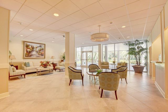1000 LOWRY Street 1F, Delray Beach, FL 33483