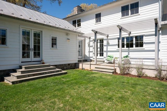6877 HARVEST FARMS LN, Crozet, VA 22932