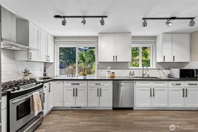 1853 N 200th Street, Shoreline, WA 98133