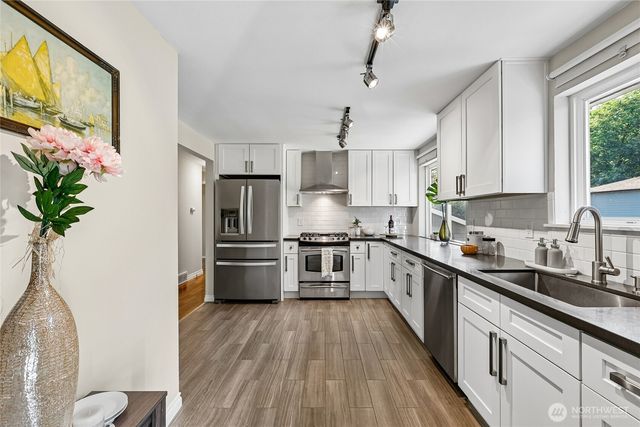 1853 N 200th Street, Shoreline, WA 98133