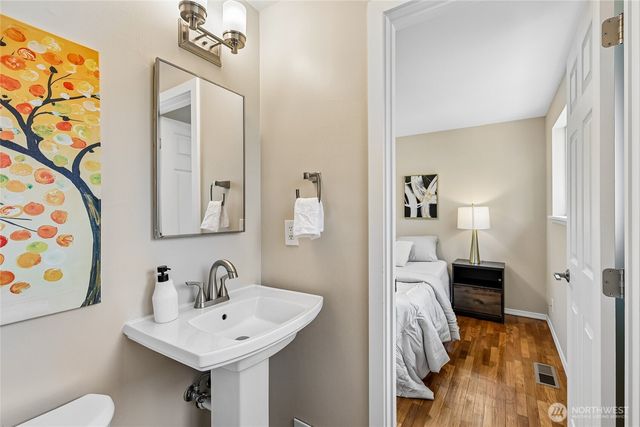 1853 N 200th Street, Shoreline, WA 98133