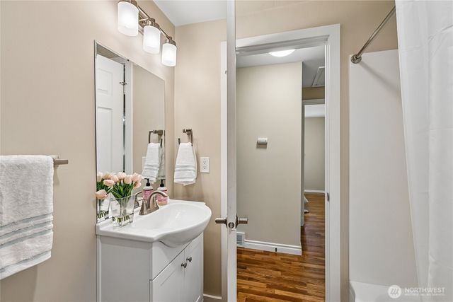 1853 N 200th Street, Shoreline, WA 98133