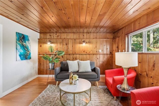 1853 N 200th Street, Shoreline, WA 98133