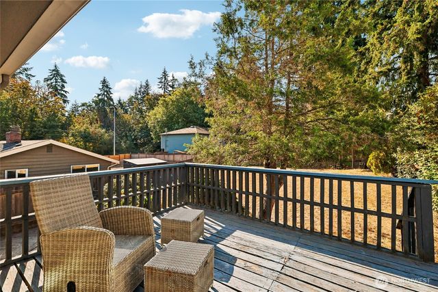 1853 N 200th Street, Shoreline, WA 98133