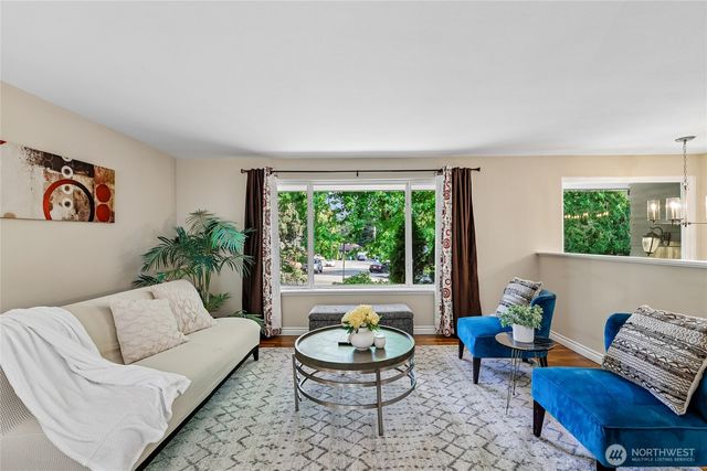 1853 N 200th Street, Shoreline, WA 98133