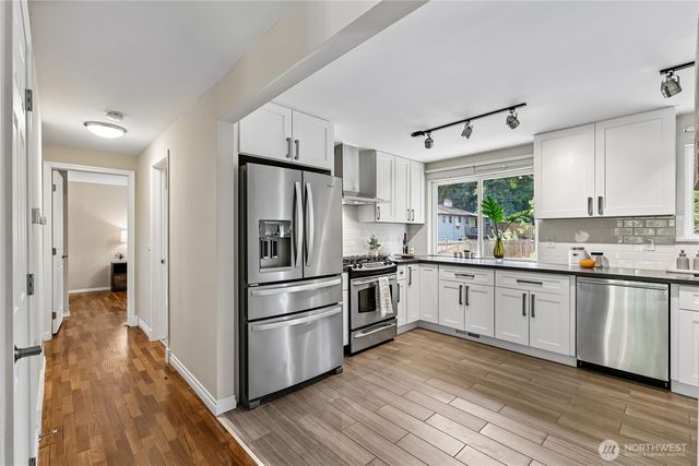 1853 N 200th Street, Shoreline, WA 98133
