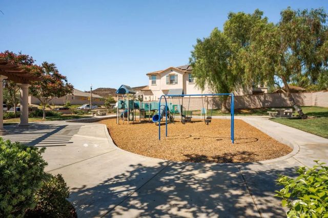 39099 Crown Ranch Rd, Temecula, CA 92591