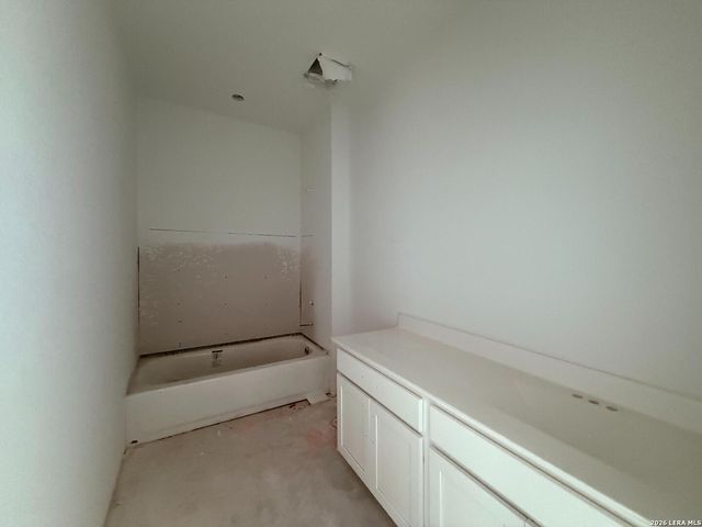 131 Peeps Ct., Adkins, TX 78101