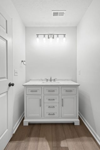 524 Shadow Glen Dr, Nashville, TN 37211