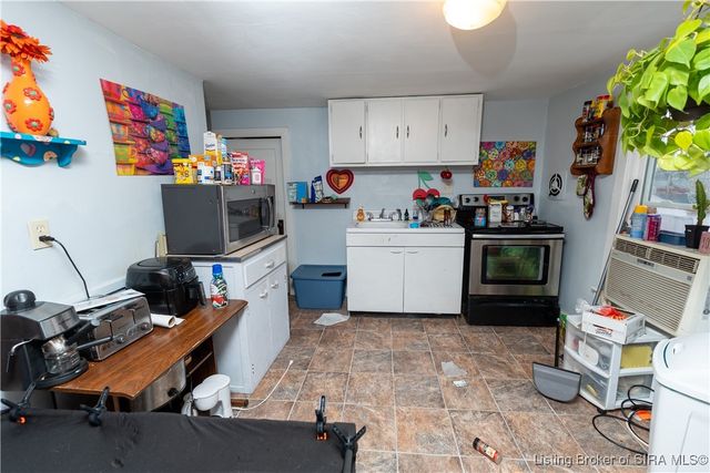 211 S State Street, Clarksville, IN 47129