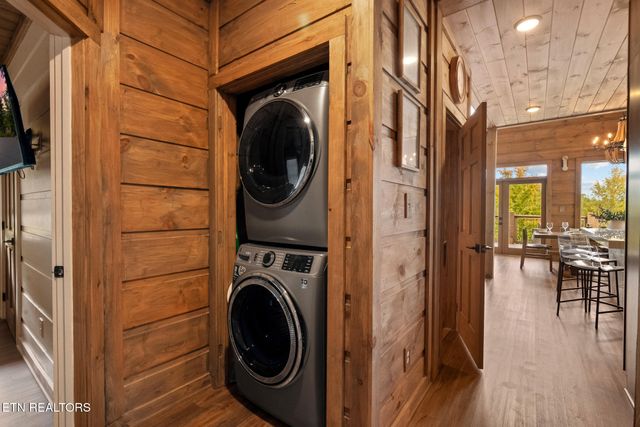 2943 Lightning Strike Dr, Sevierville, TN 37862