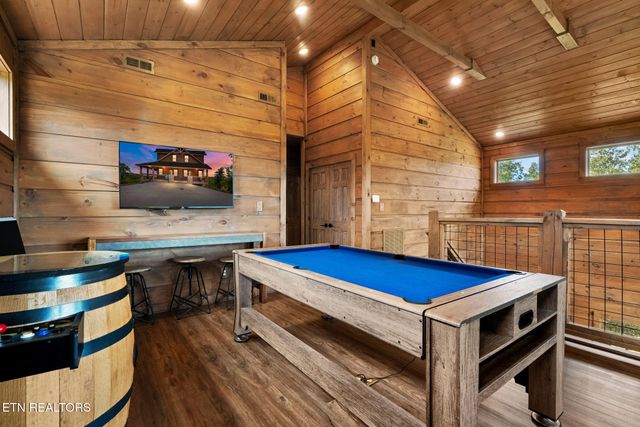 2943 Lightning Strike Dr, Sevierville, TN 37862