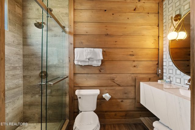 2943 Lightning Strike Dr, Sevierville, TN 37862