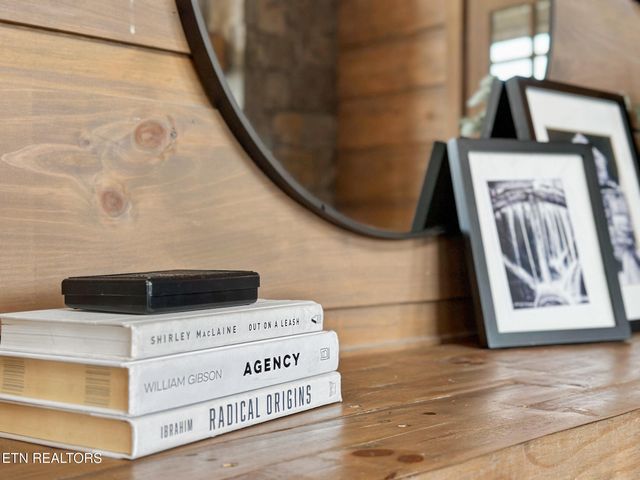 2943 Lightning Strike Dr, Sevierville, TN 37862