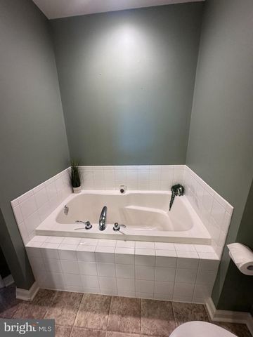 334 RUMBLING ROCK RD, Hedgesville, WV 25427