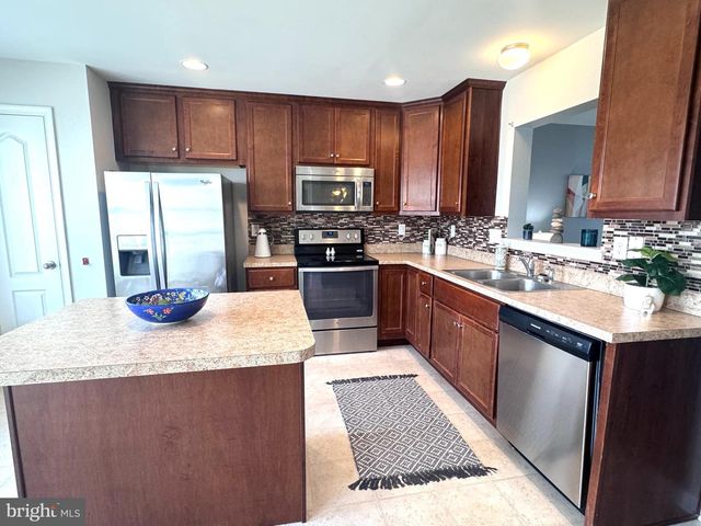 334 RUMBLING ROCK RD, Hedgesville, WV 25427