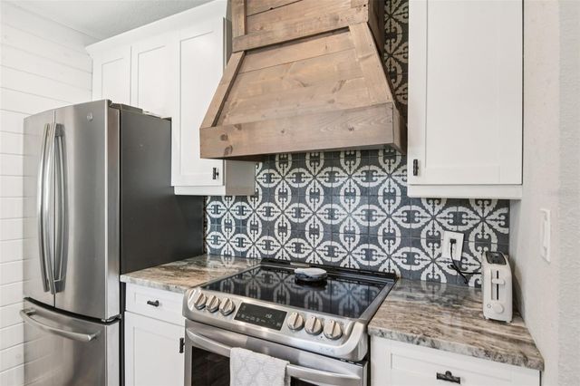 704 W FRIBLEY STREET, Tampa, FL 33603