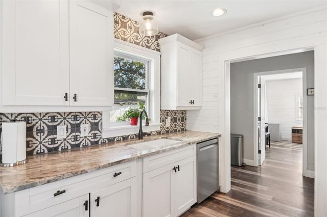 704 W FRIBLEY STREET, Tampa, FL 33603