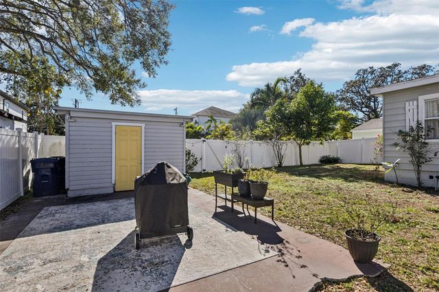 704 W FRIBLEY STREET, Tampa, FL 33603