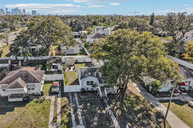 704 W FRIBLEY STREET, Tampa, FL 33603