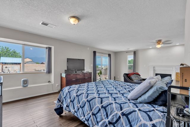 540 7th Avenue NE, Rio Rancho, NM 87124