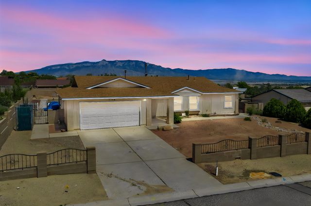 540 7th Avenue NE, Rio Rancho, NM 87124