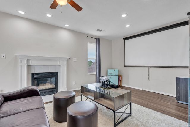 540 7th Avenue NE, Rio Rancho, NM 87124