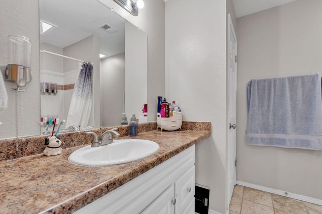 540 7th Avenue NE, Rio Rancho, NM 87124