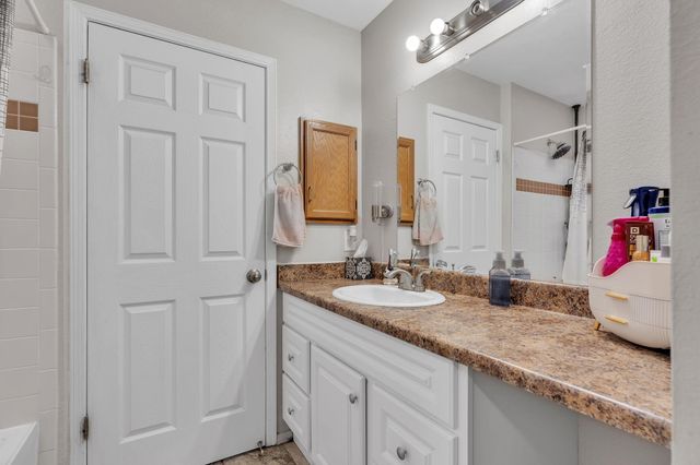 540 7th Avenue NE, Rio Rancho, NM 87124