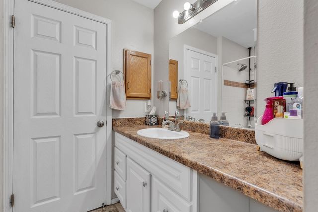 540 7th Avenue NE, Rio Rancho, NM 87124