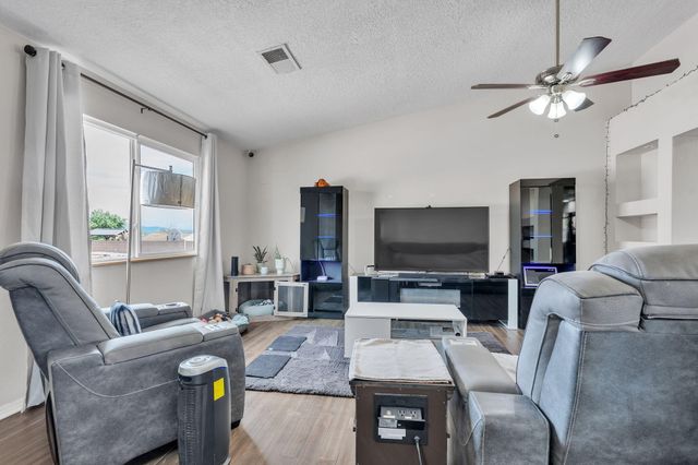 540 7th Avenue NE, Rio Rancho, NM 87124