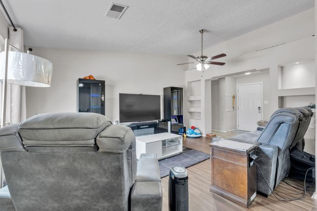 540 7th Avenue NE, Rio Rancho, NM 87124