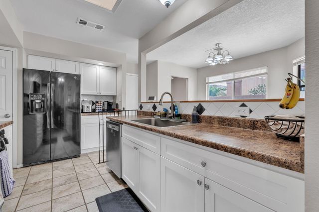 540 7th Avenue NE, Rio Rancho, NM 87124
