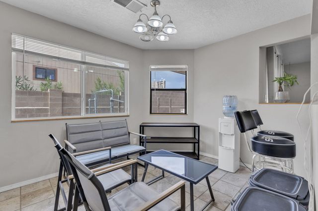 540 7th Avenue NE, Rio Rancho, NM 87124
