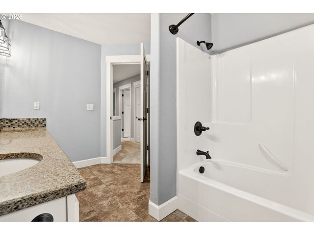 4132 Sw BRIXTON Ave, Gresham, OR 97080