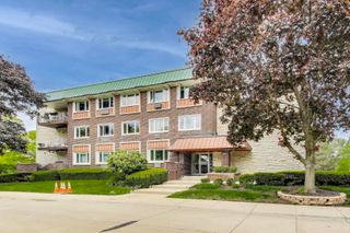 2700 E Bel Aire Drive 202, Arlington Heights, IL 60004