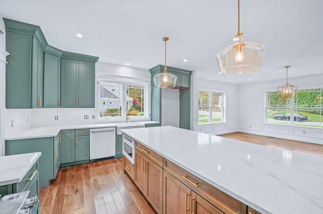 13 Park Pl, Mattapoisett, MA 02739