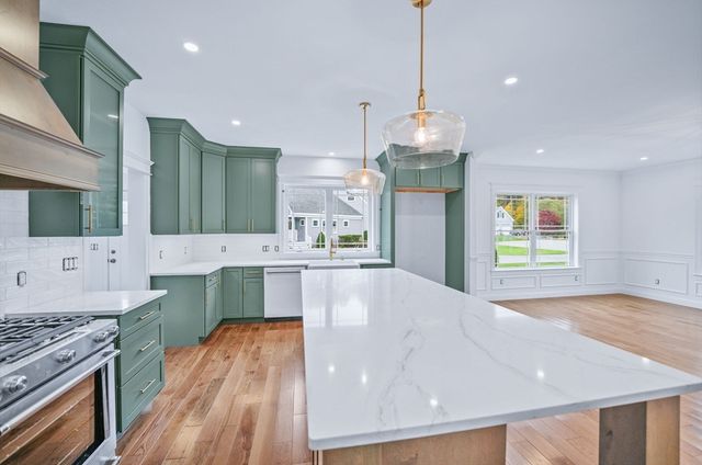 13 Park Pl, Mattapoisett, MA 02739