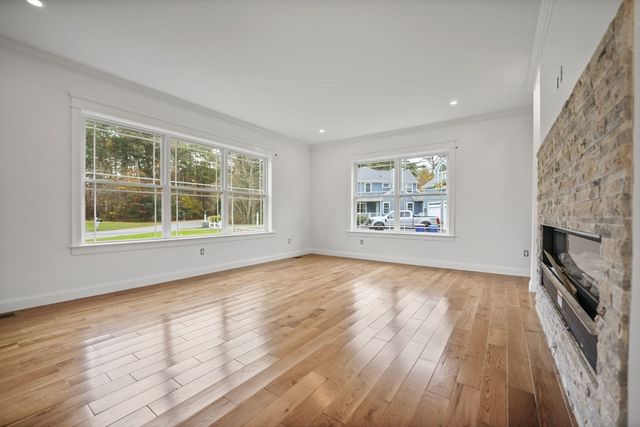 13 Park Pl, Mattapoisett, MA 02739