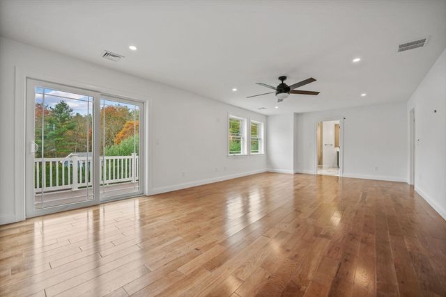 13 Park Pl, Mattapoisett, MA 02739